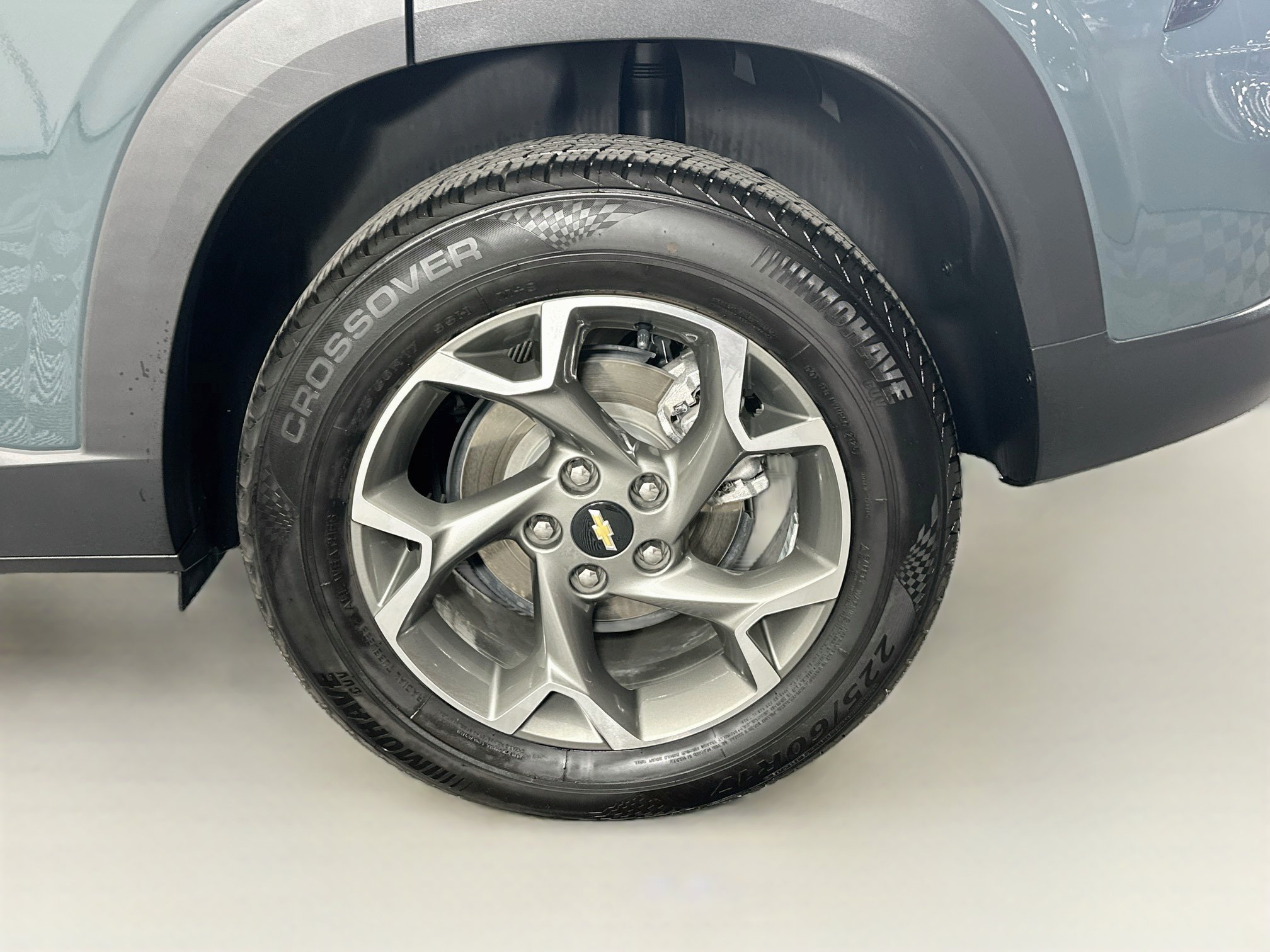 Used 2025 Chevrolet Trax LT FWD image 11