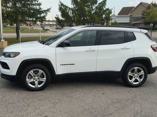 Used 2023 Jeep Compass Latitude image 30