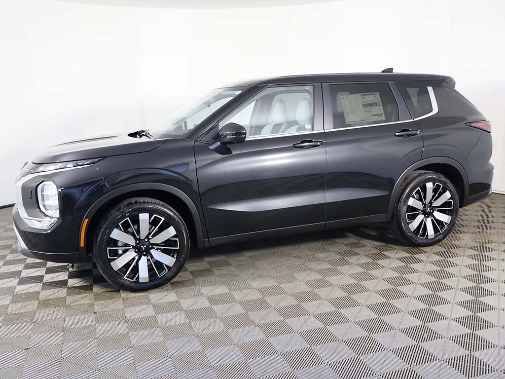New 2025 Mitsubishi Outlander SE image 19