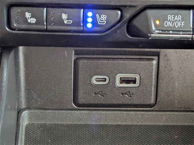 Used 2021 Chevrolet Suburban Premier w/ Premium Package image 27