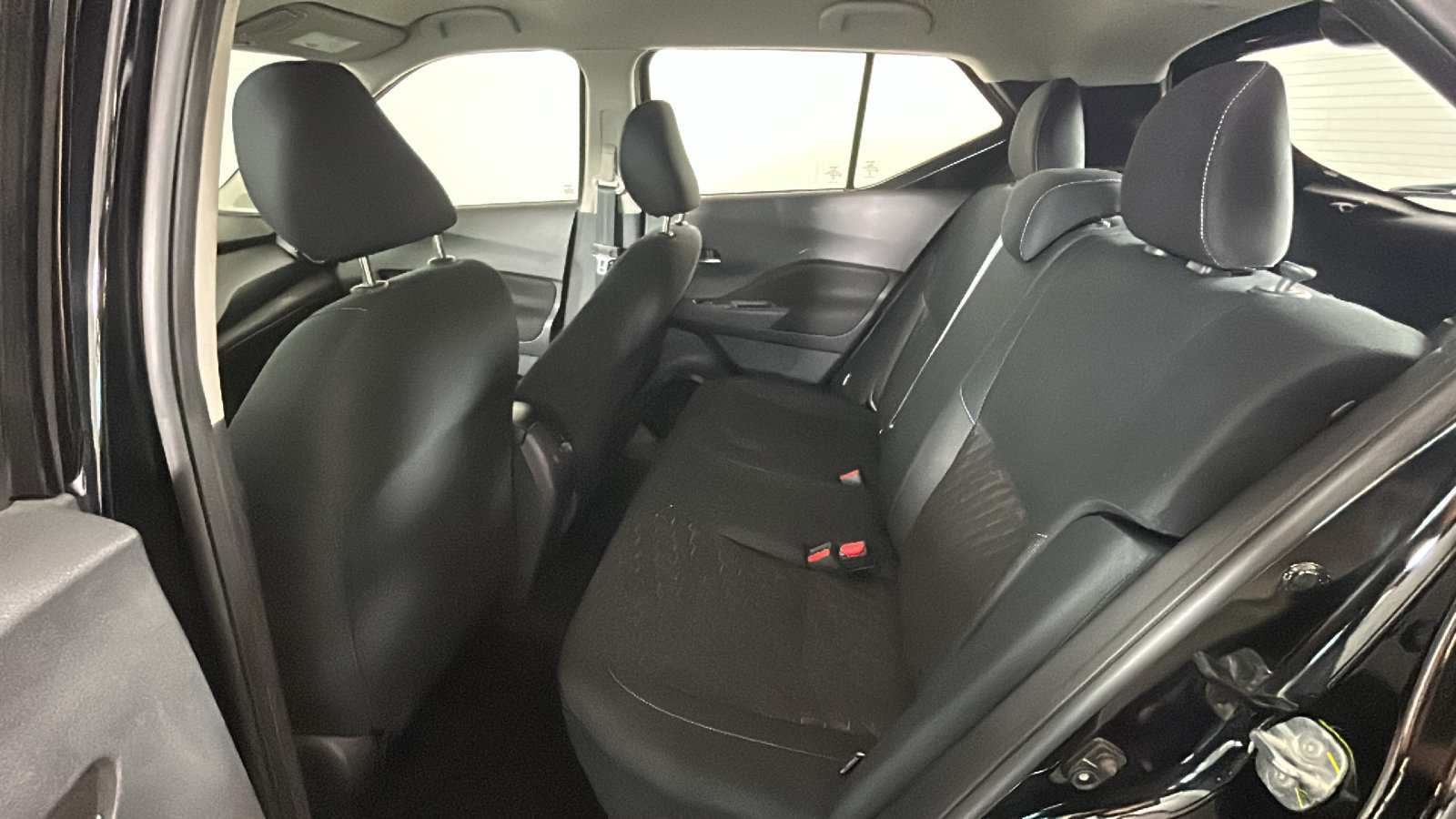 Used 2023 Nissan Kicks SV FWD image 31