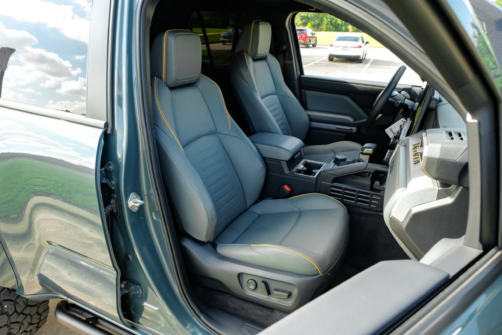 Used 2025 Toyota 4Runner Trailhunter AWD/4WD image 40