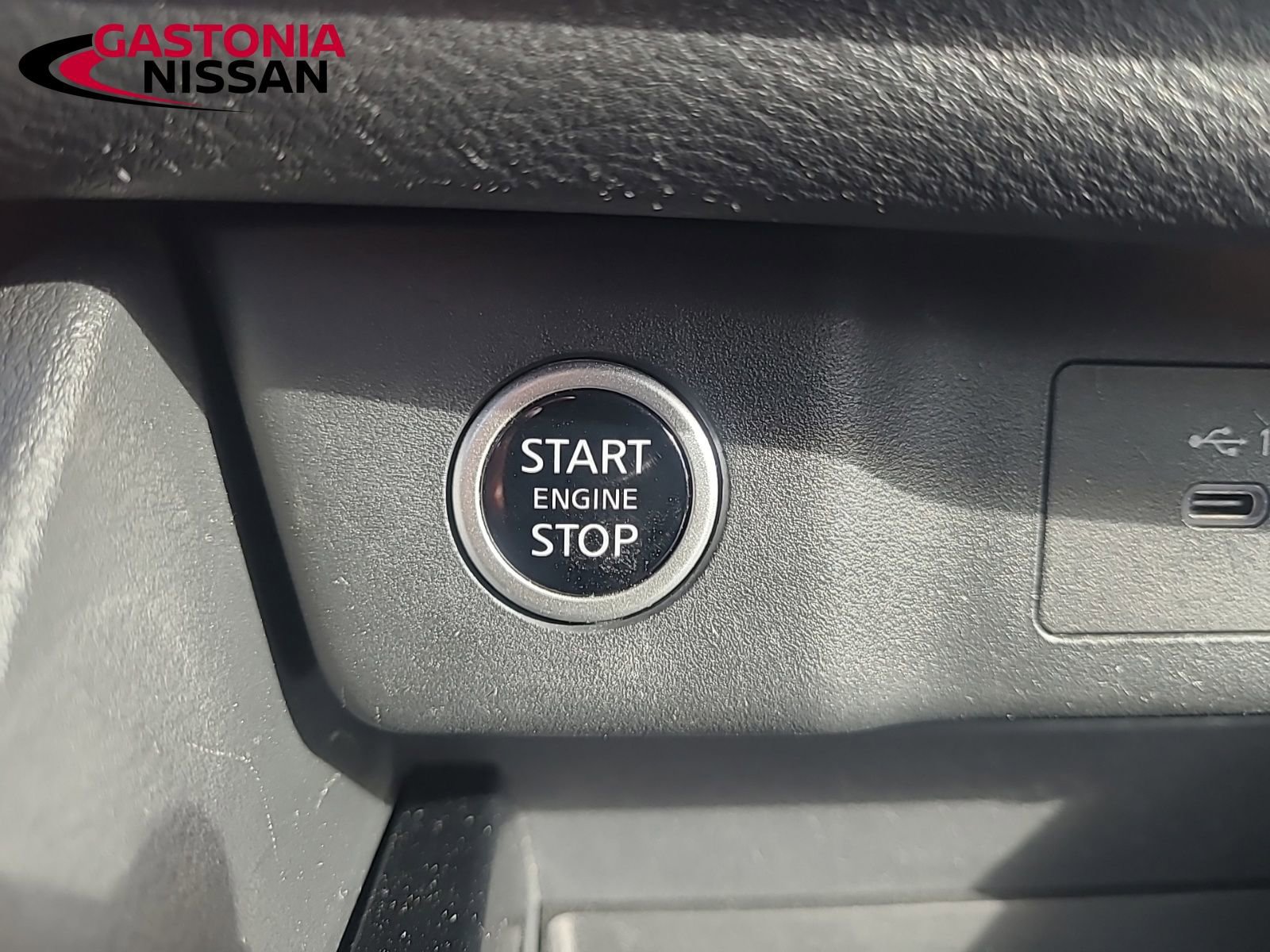 Used 2022 Nissan Rogue SV image 42