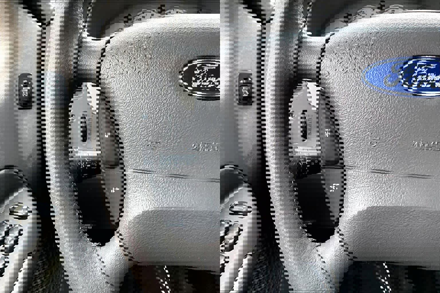 Used 2002 Ford Explorer Sport Trac 2WD image 23