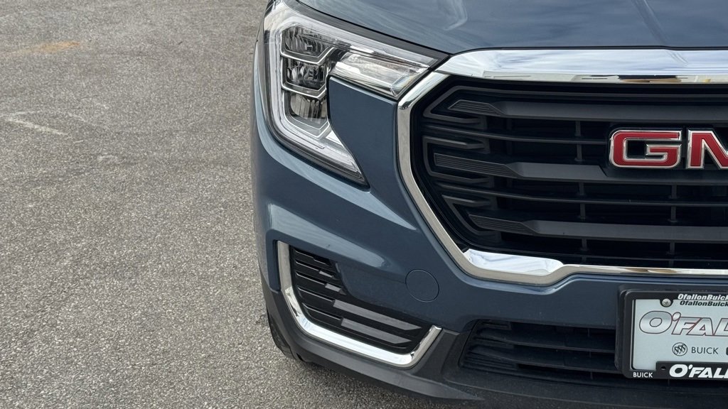 Used 2024 GMC Terrain SLE w/ LPO, Floor Liner Package image 8