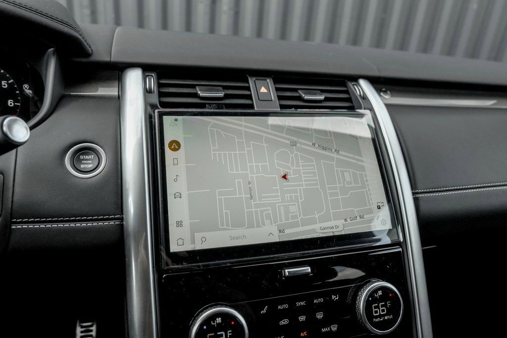 Used 2025 Land Rover Discovery Metropolitan Edition image 12