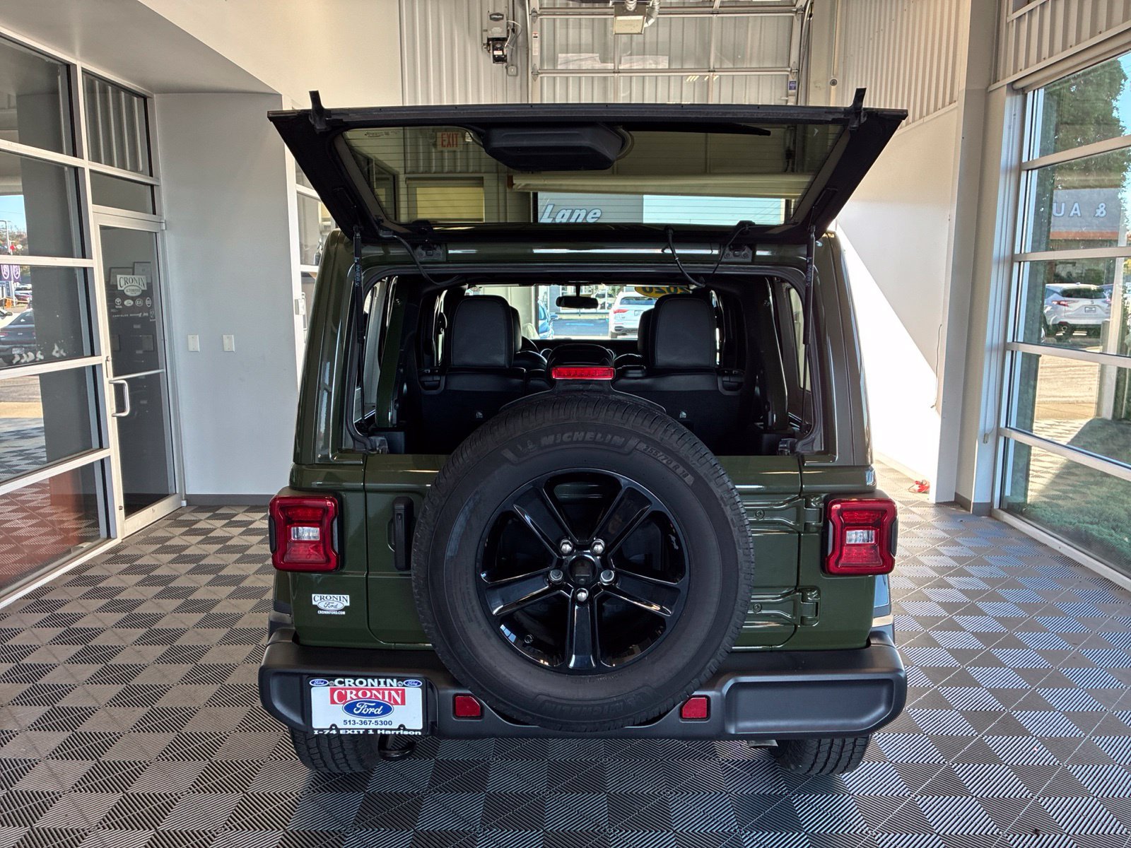 Used 2020 Jeep Wrangler Unlimited Sahara AWD/4WD image 13