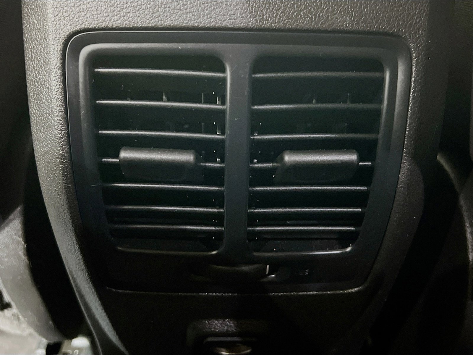 Used 2018 Ford Escape SE image 18