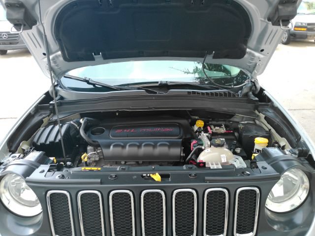 Used 2017 Jeep Renegade Latitude w/ Cold Weather Group AWD/4WD image 47