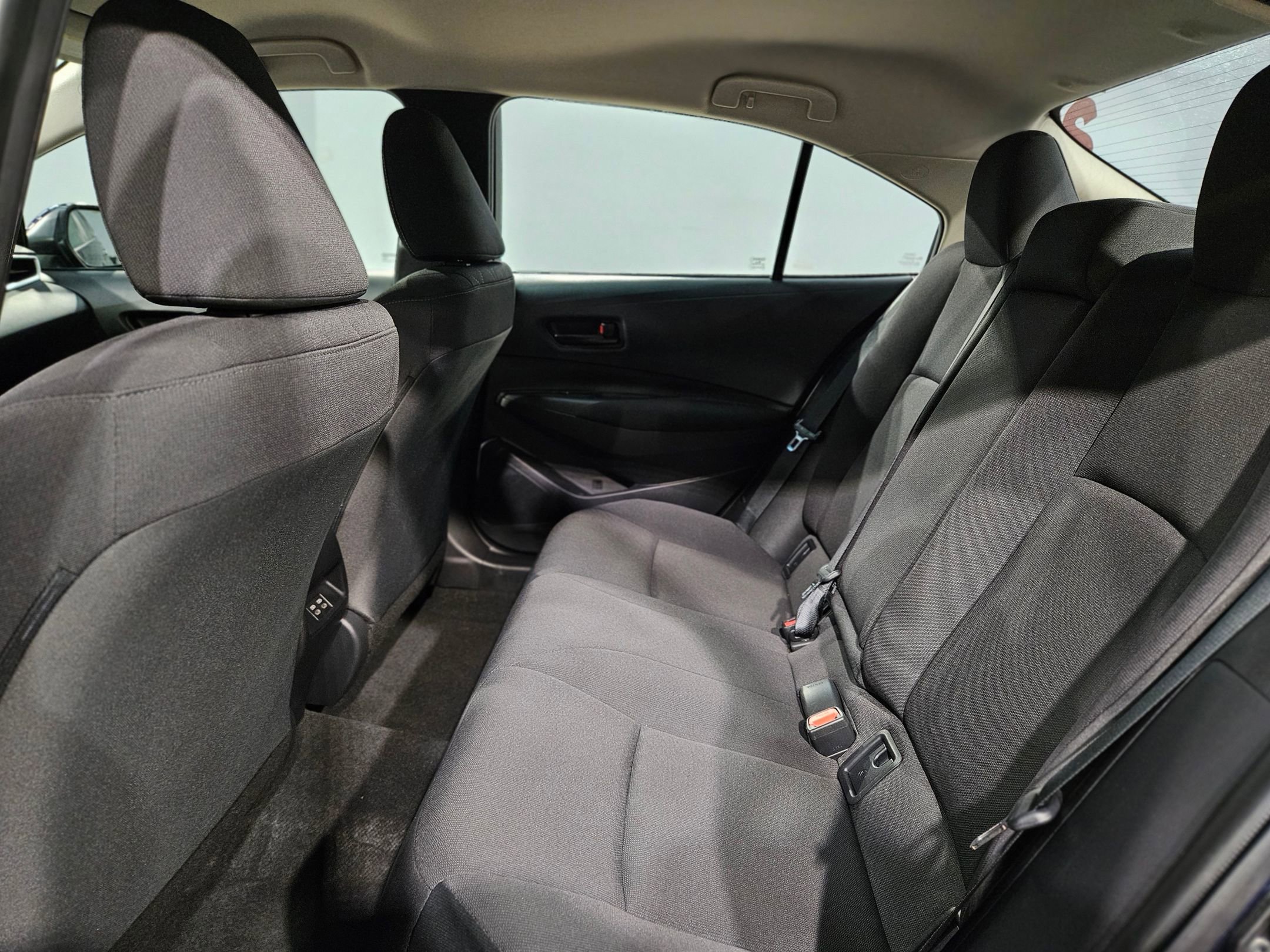 Used 2025 Toyota Corolla LE image 33