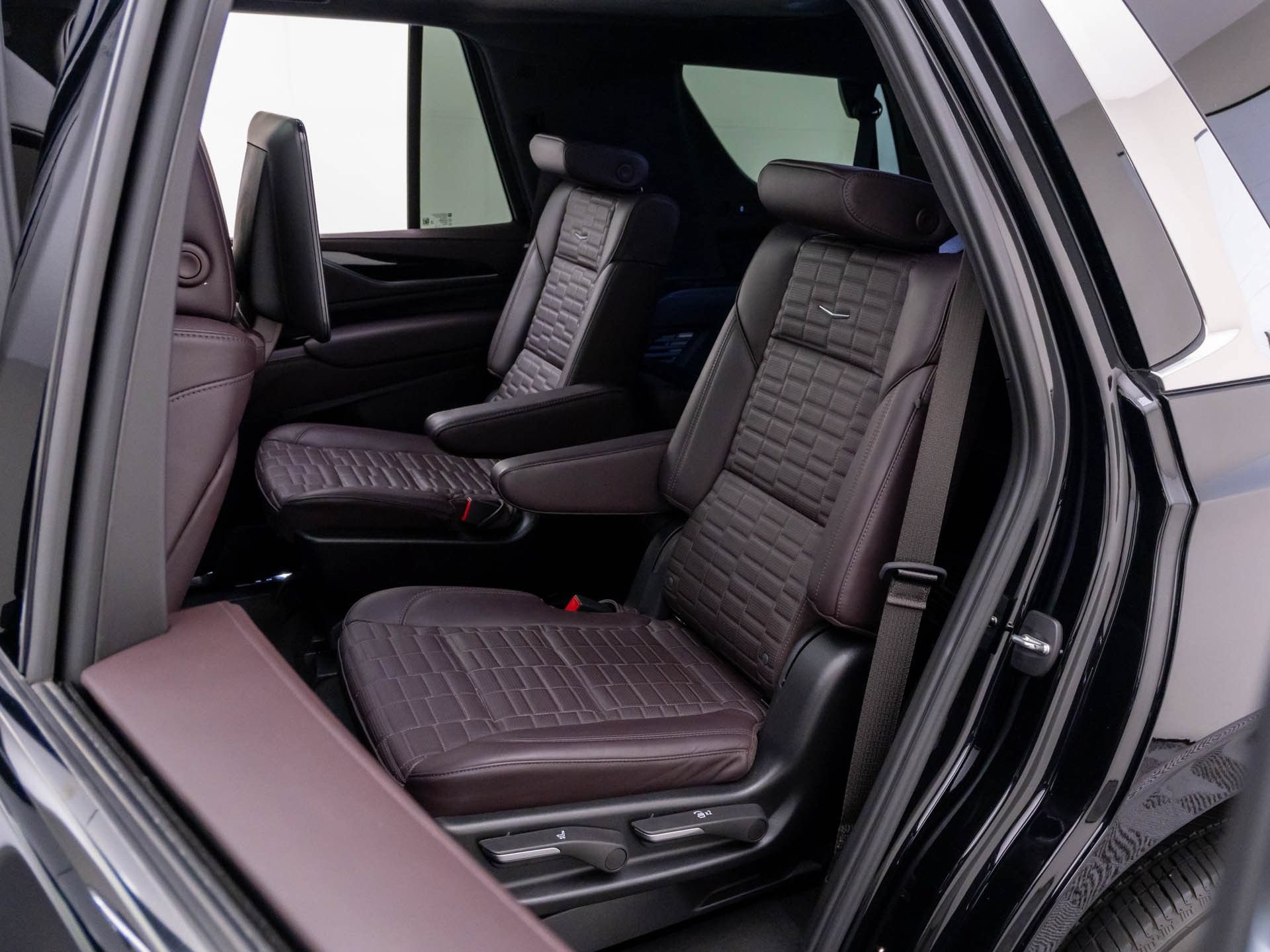 Certified 2024 Cadillac Escalade Premium Luxury Platinum w/ LPO, Floor Liner Package AWD/4WD image 20