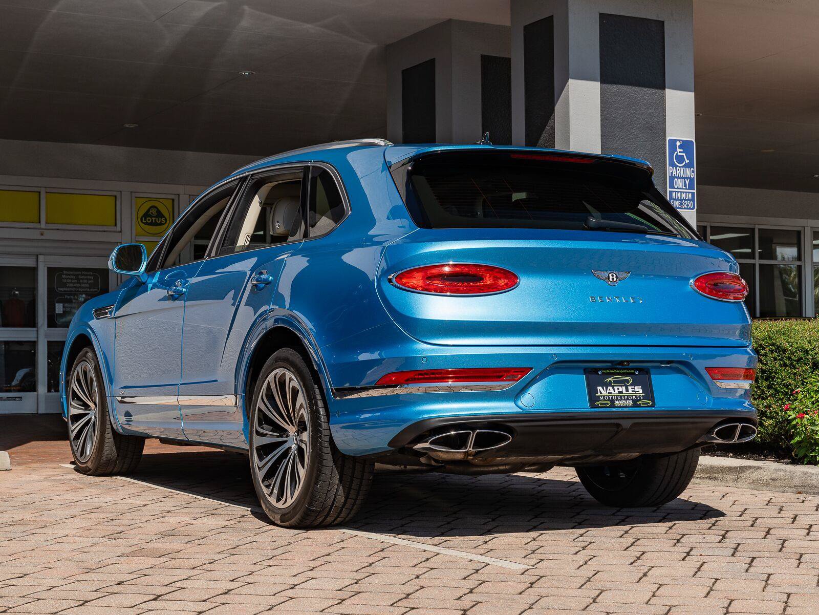 Used 2022 Bentley Bentayga AWD/4WD image 39