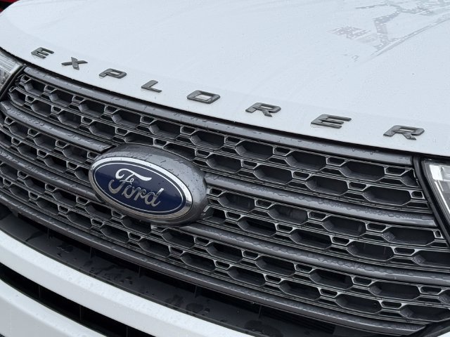 Certified 2021 Ford Explorer XLT w/ Equipment Group 202A AWD/4WD image 25