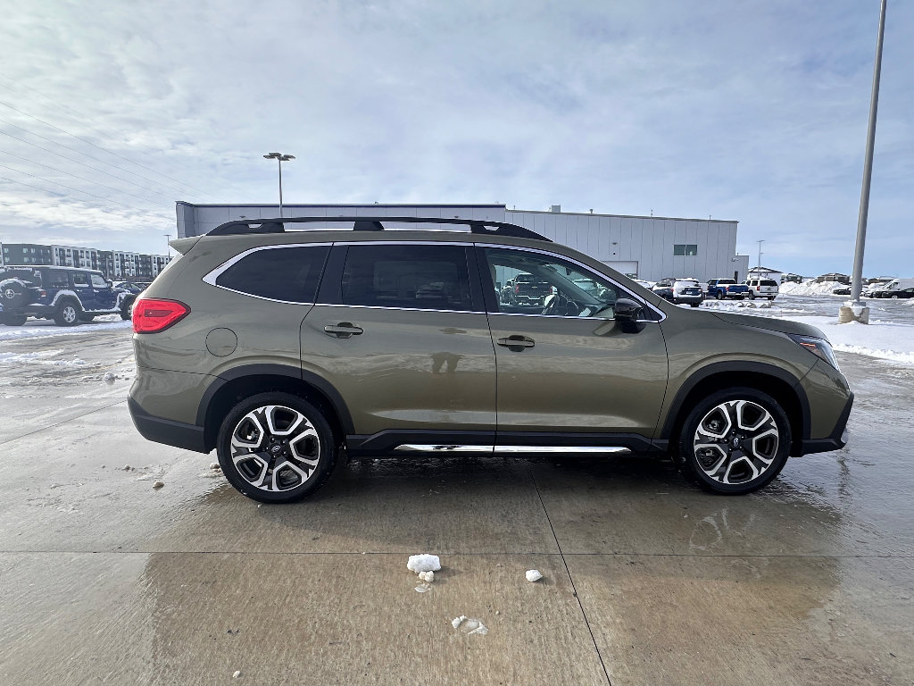 Used 2025 Subaru Ascent Limited AWD/4WD image 4