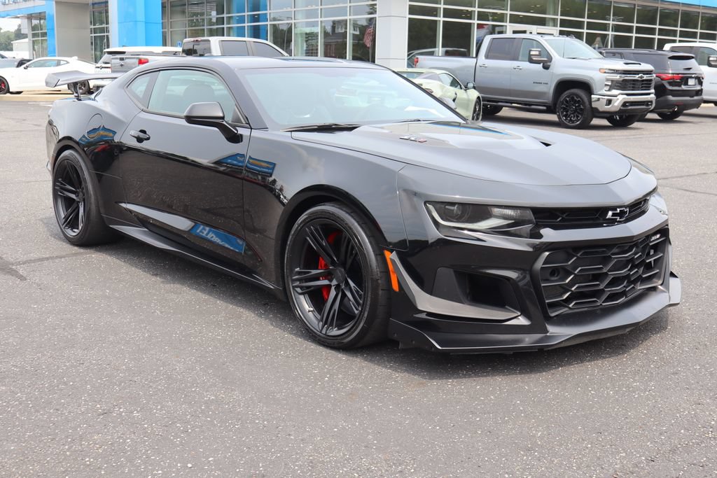 Used 2022 Chevrolet Camaro ZL1 RWD image 2
