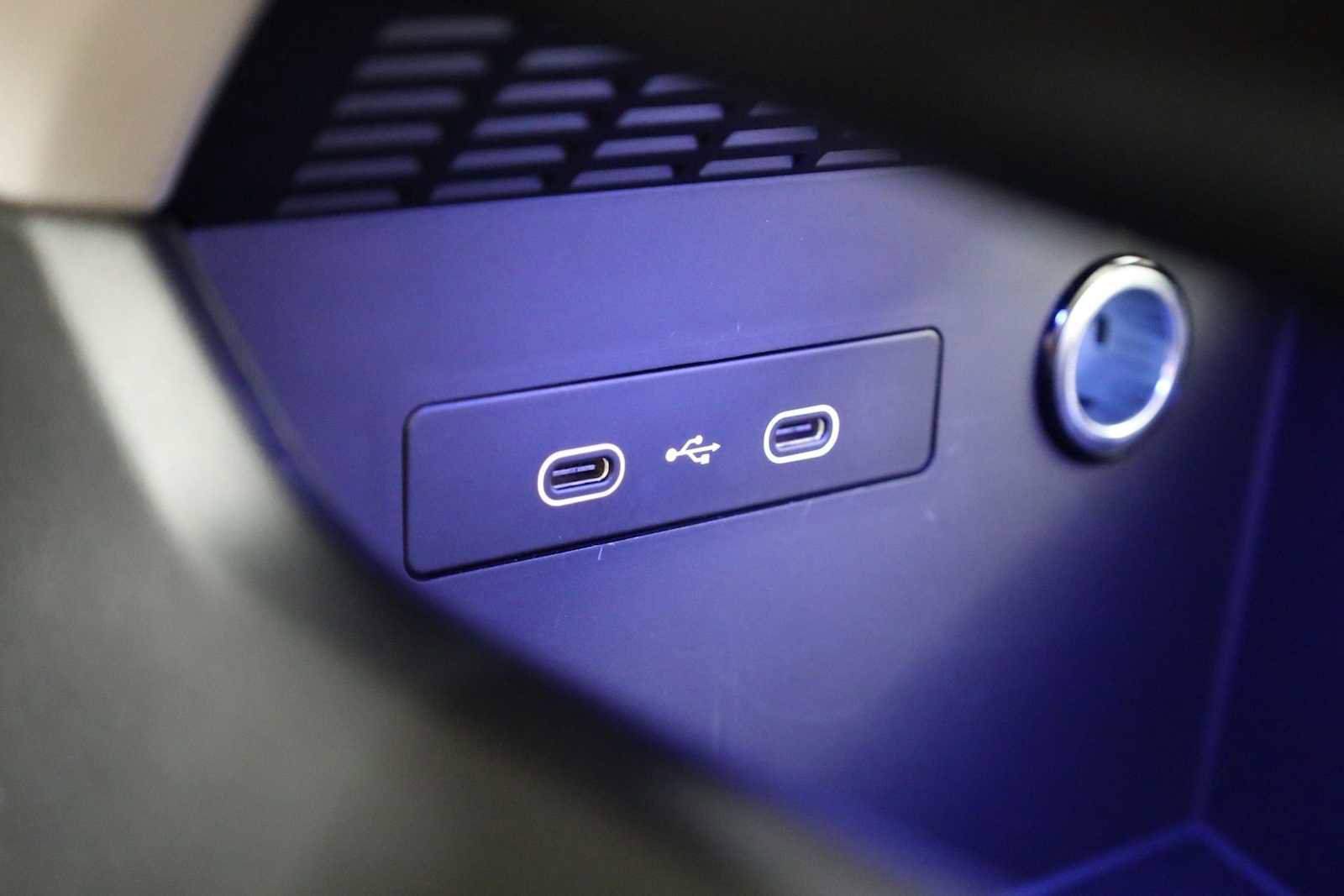 Certified 2025 Porsche Macan Electric image 36