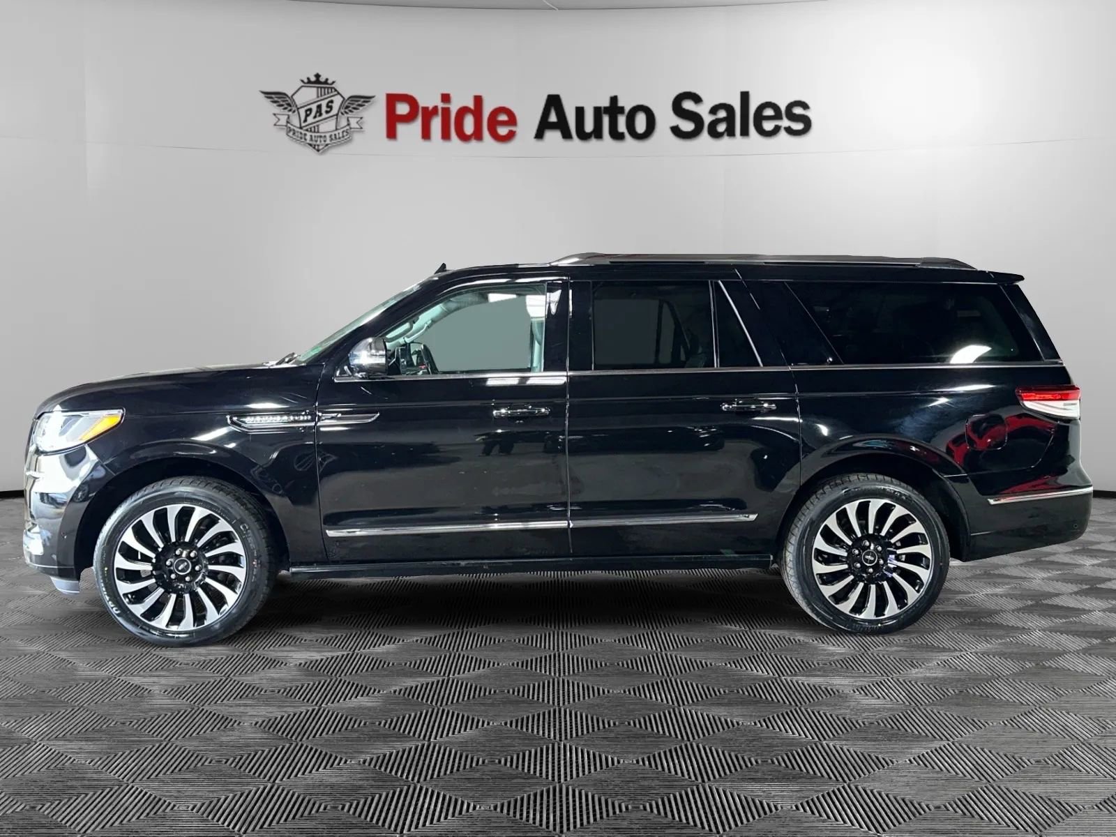 Used 2022 Lincoln Navigator L Black Label AWD/4WD image 4