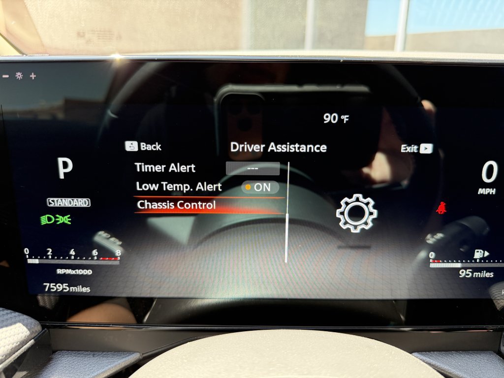 Used 2025 Nissan Kicks SR w/ SR Premium Package AWD/4WD image 20