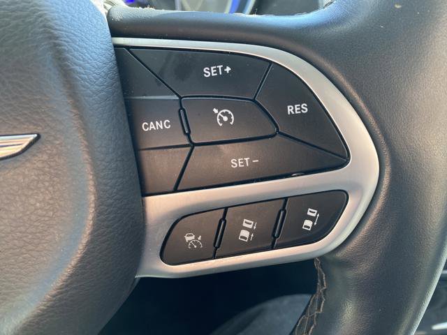 Used 2018 Chrysler 300 Limited w/ Safetytec Plus Group image 31