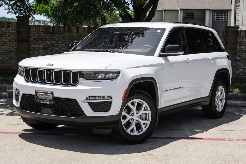 Used 2023 Jeep Grand Cherokee Limited w/ Luxury Tech Group II AWD/4WD image 11