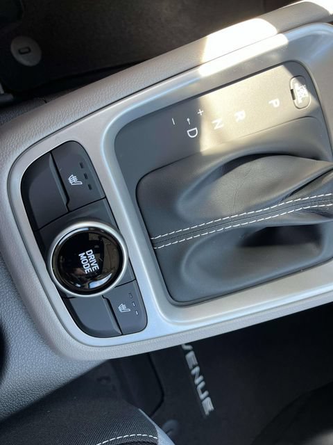 New 2026 Hyundai Venue SEL FWD image 25