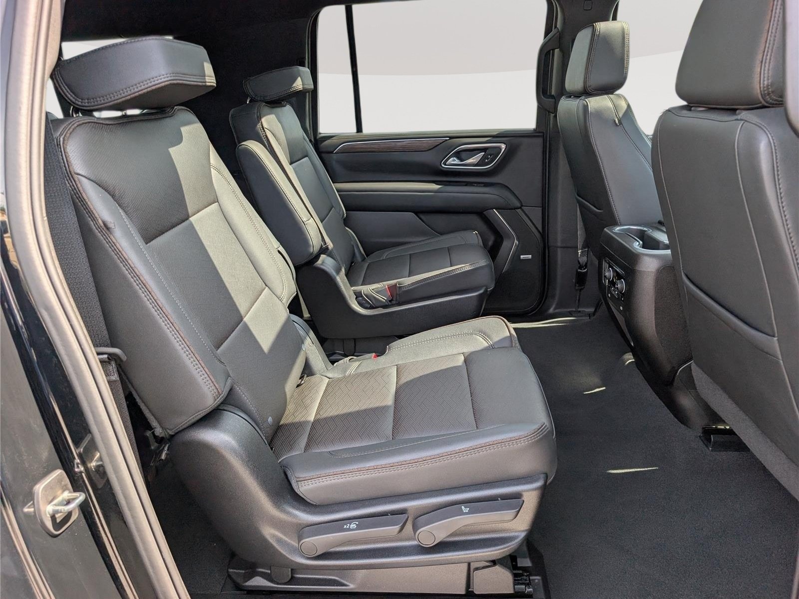 Used 2024 Chevrolet Suburban High Country AWD/4WD image 14