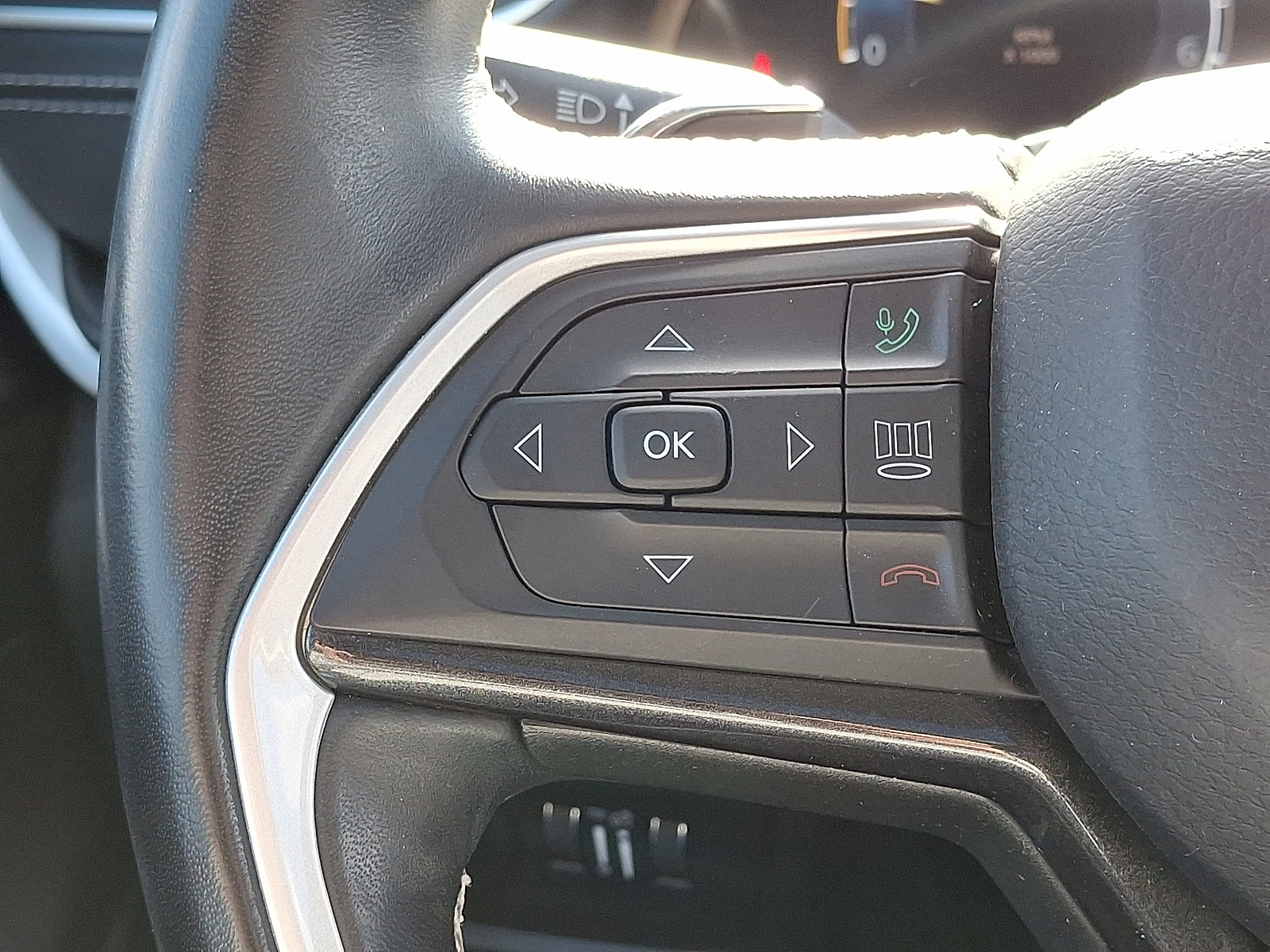 Used 2021 Jeep Grand Cherokee L Laredo w/ Luxury Tech Group I image 24