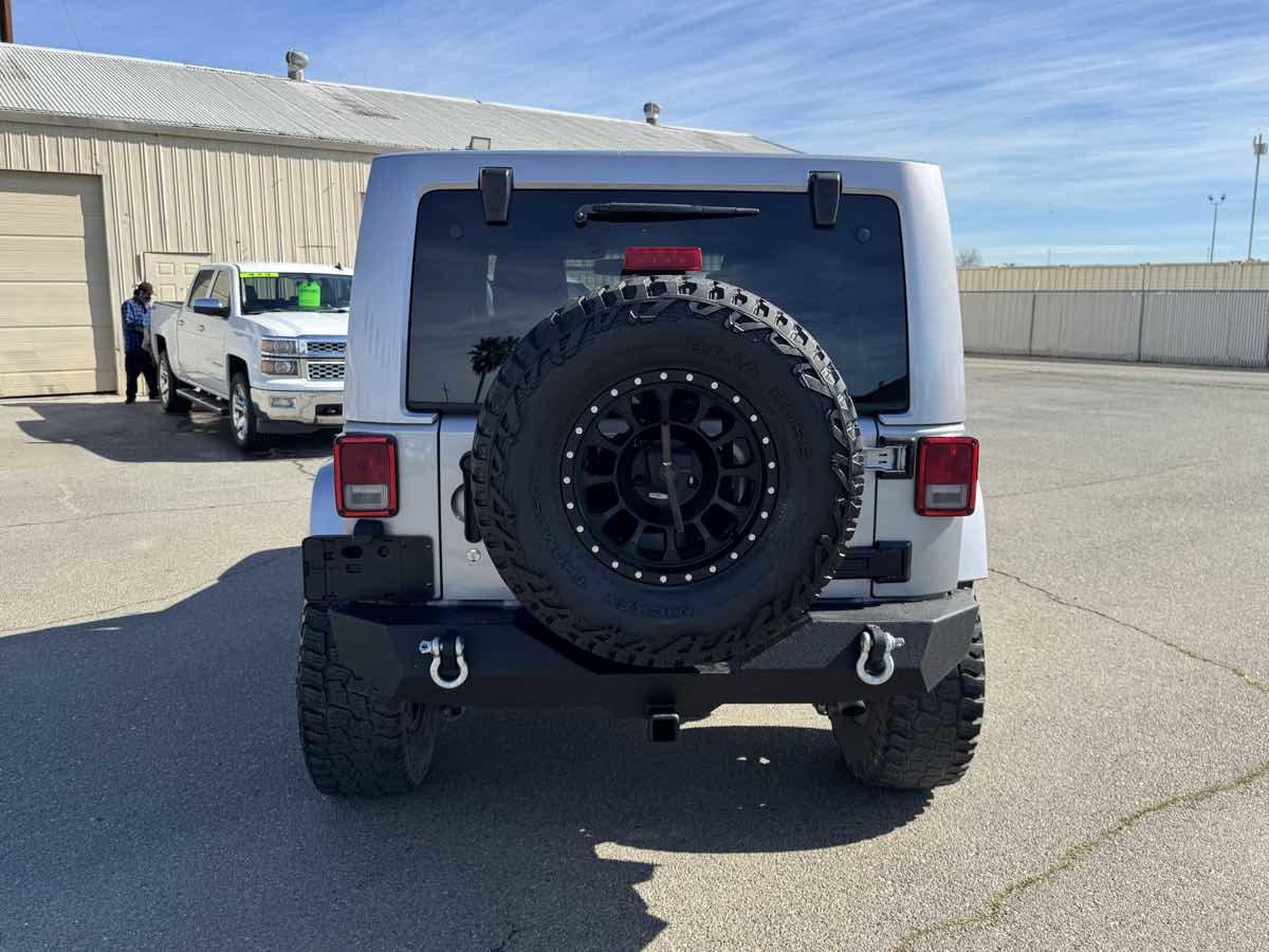 Used 2016 Jeep Wrangler Unlimited Sahara w/ Connectivity Group image 8