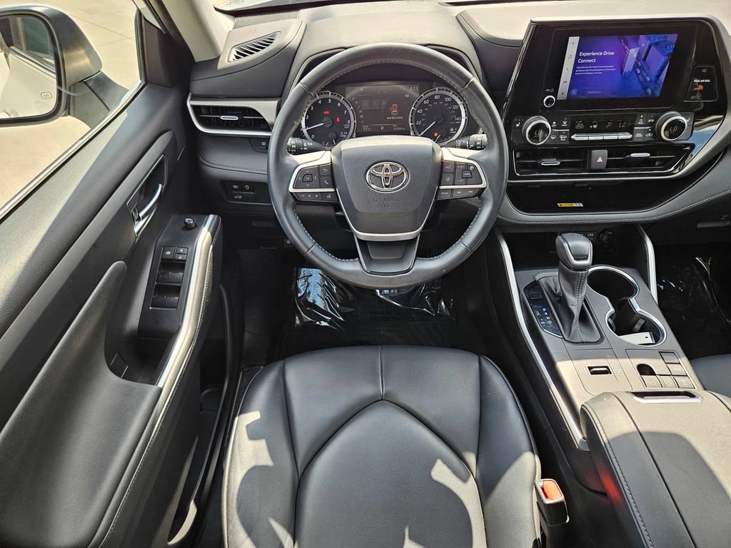 Used 2023 Toyota Highlander XLE FWD image 13