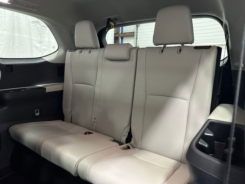 Used 2025 Toyota Grand Highlander AWD image 52