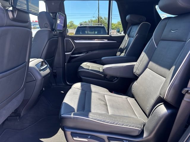 Used 2025 Cadillac Escalade Premium Luxury AWD/4WD image 31