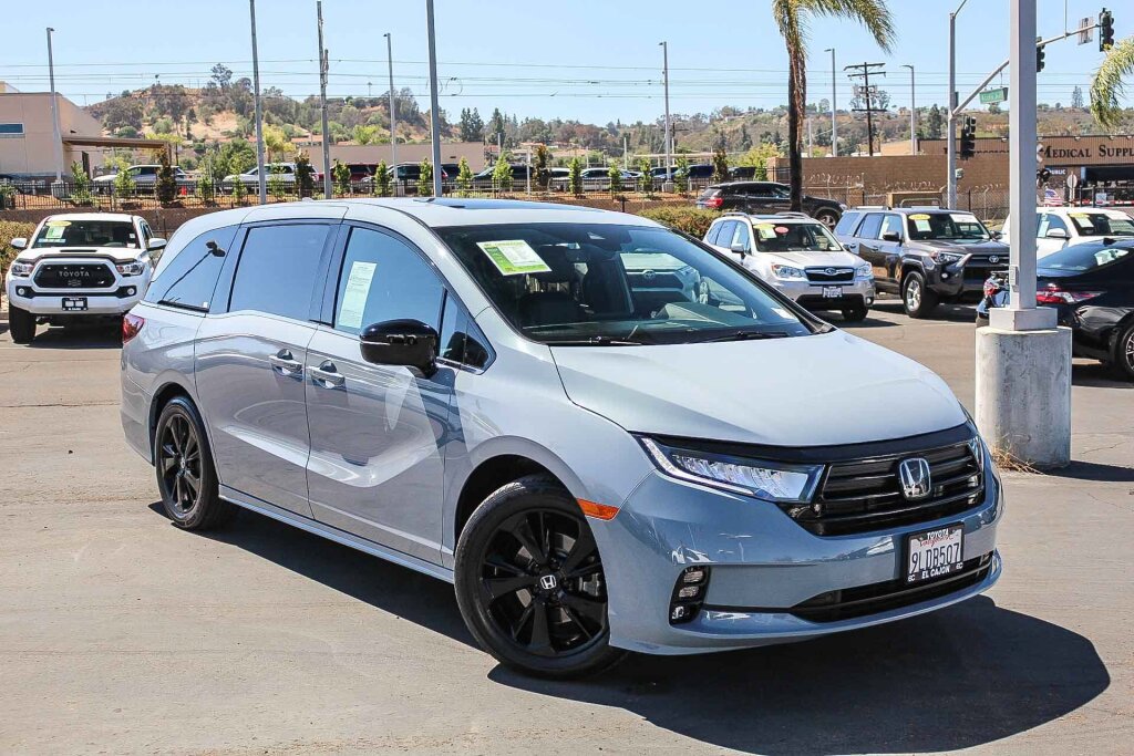 Used 2024 Honda Odyssey Sport image 1
