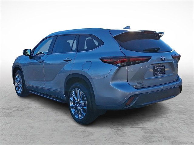 Used 2024 Toyota Highlander Limited image 4