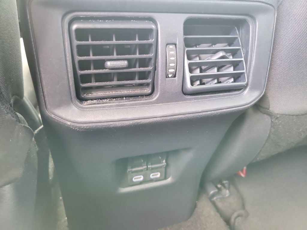 Used 2025 Toyota RAV4 XLE FWD image 16