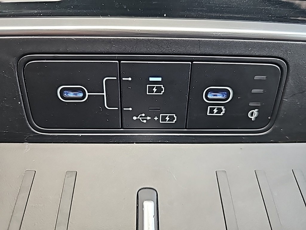 Certified 2025 Hyundai Santa Fe SEL image 19