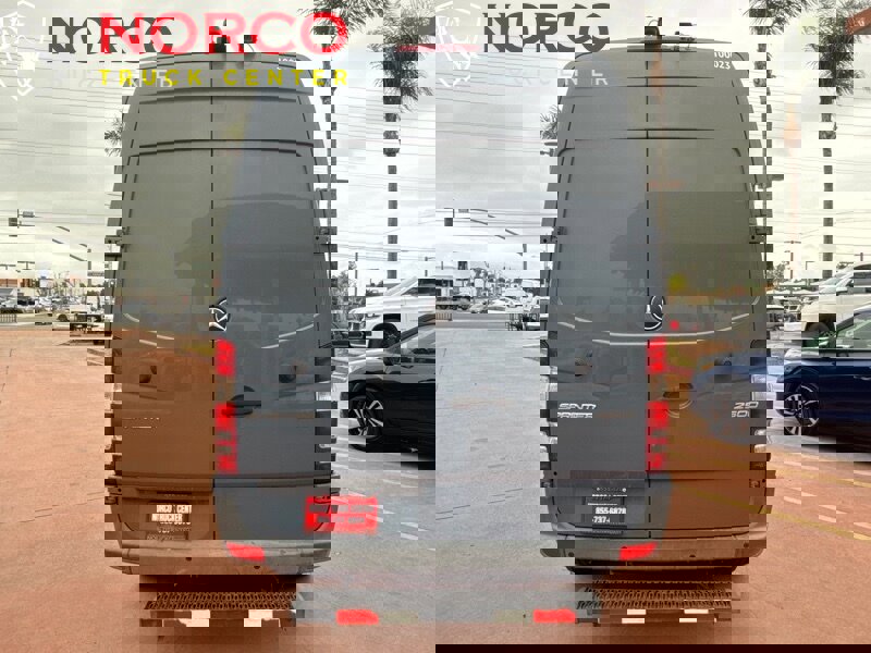 Used 2018 Mercedes-Benz Sprinter 2500 image 9