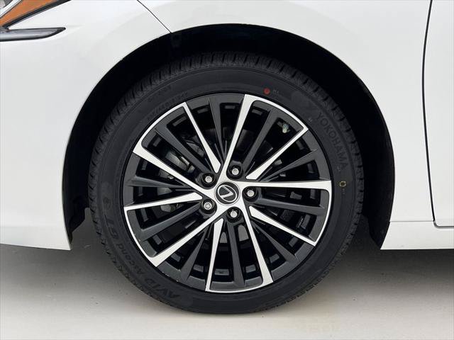 Certified 2024 Lexus ES 300h w/ Premium Package FWD image 25