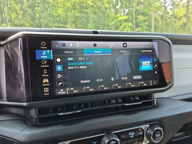 Used 2024 Jeep Gladiator Sport AWD/4WD image 35