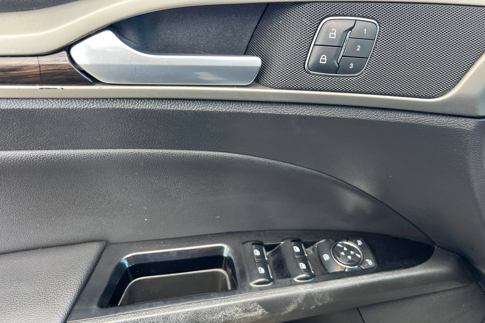 Used 2013 Ford Fusion SE FWD image 12