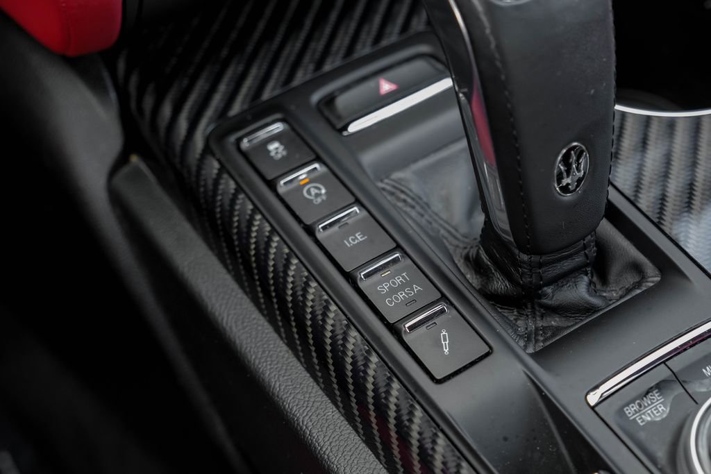 Used 2022 Maserati Quattroporte Trofeo image 26