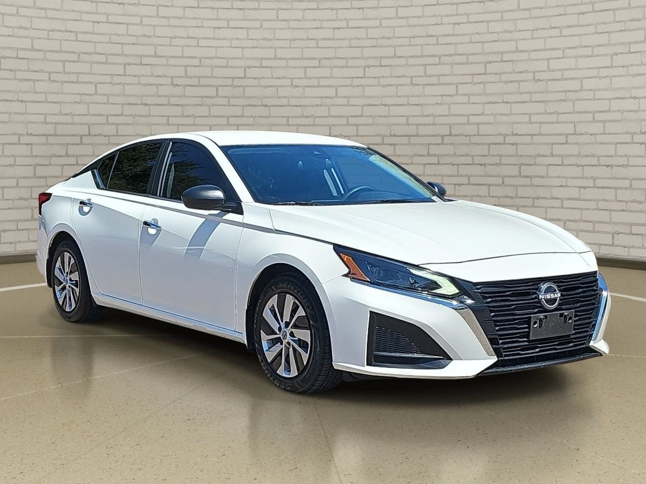Used 2024 Nissan Altima 2.5 S FWD image 3
