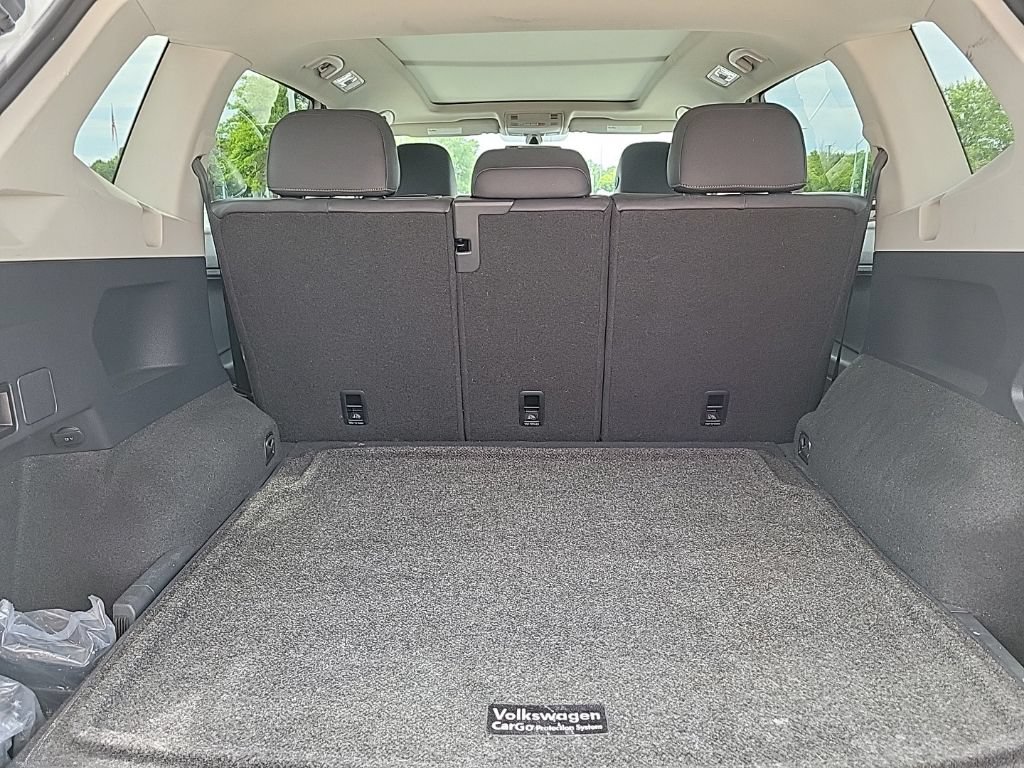 Used 2020 Volkswagen Tiguan SE w/ Panoramic Sunroof Package AWD/4WD image 18