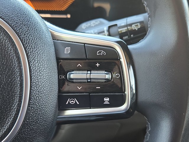 Used 2025 Kia Carnival FWD image 22