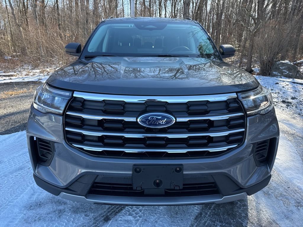 Used 2025 Ford Explorer Active image 2