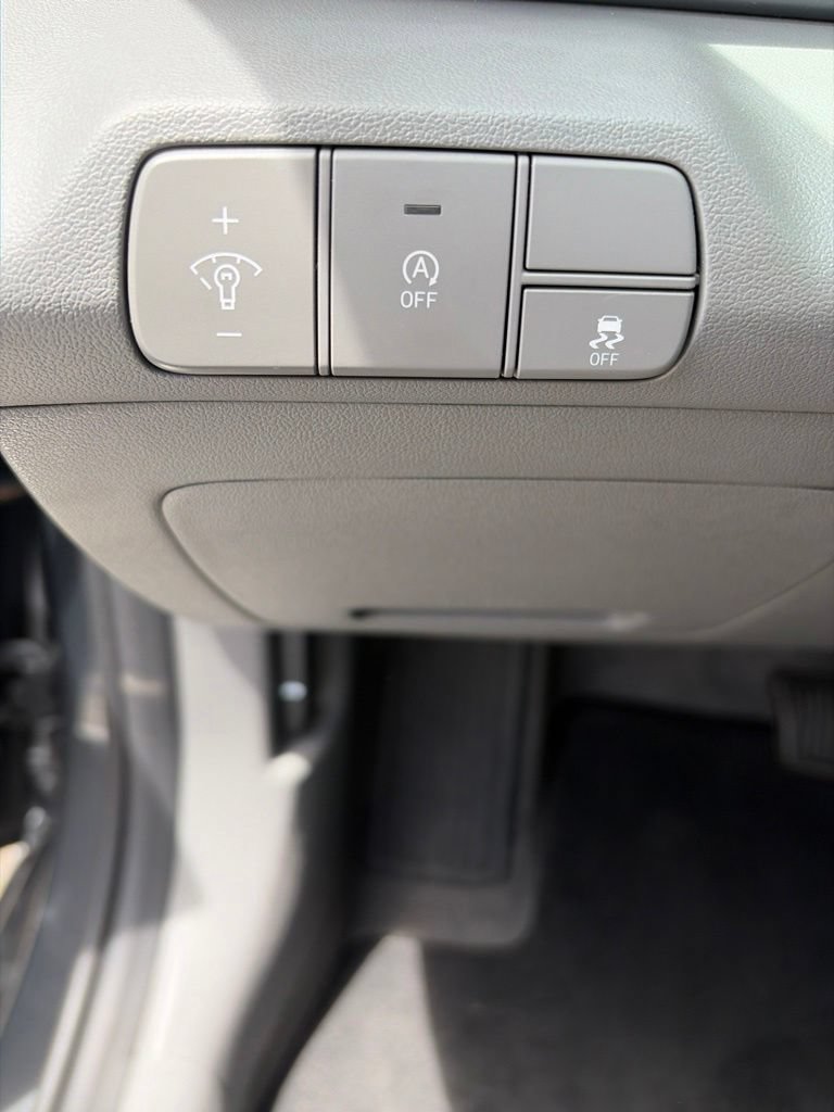Used 2025 Hyundai Elantra SE FWD image 13