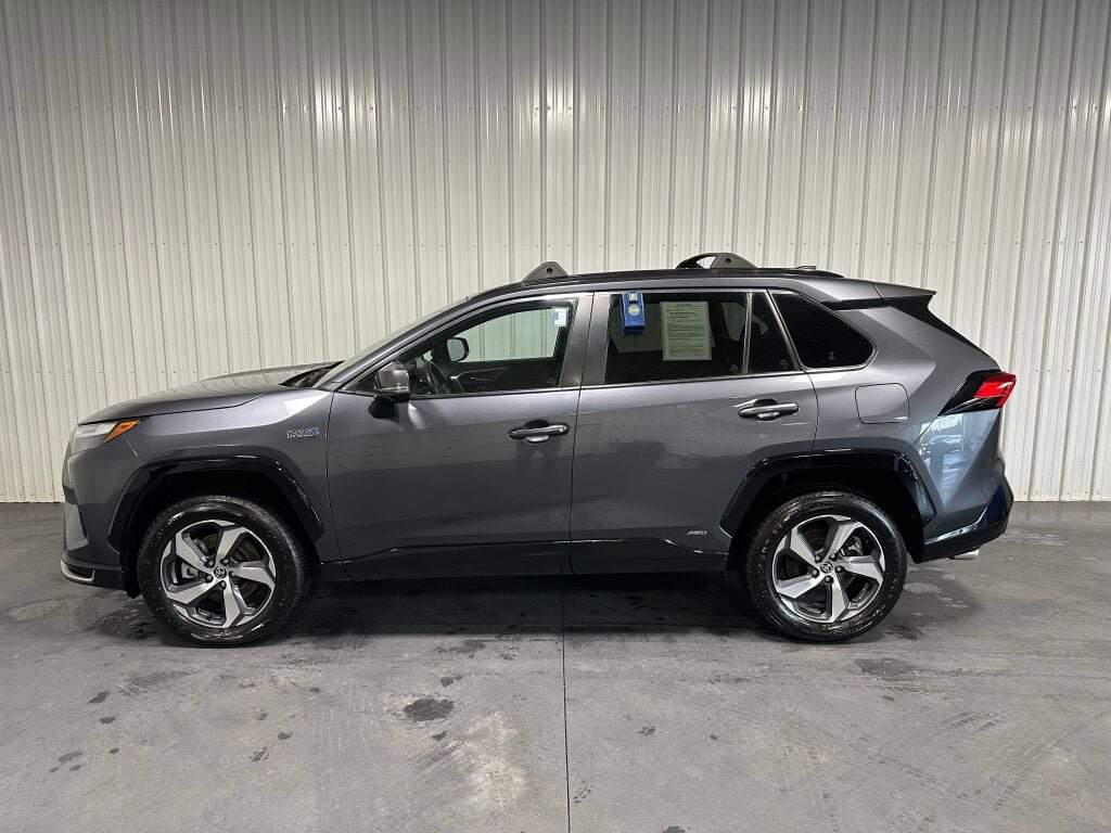 Used 2022 Toyota RAV4 SE w/ Carpet Mat Package (TMS) AWD/4WD image 4