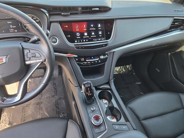 Used 2024 Cadillac XT6 Luxury AWD/4WD image 17