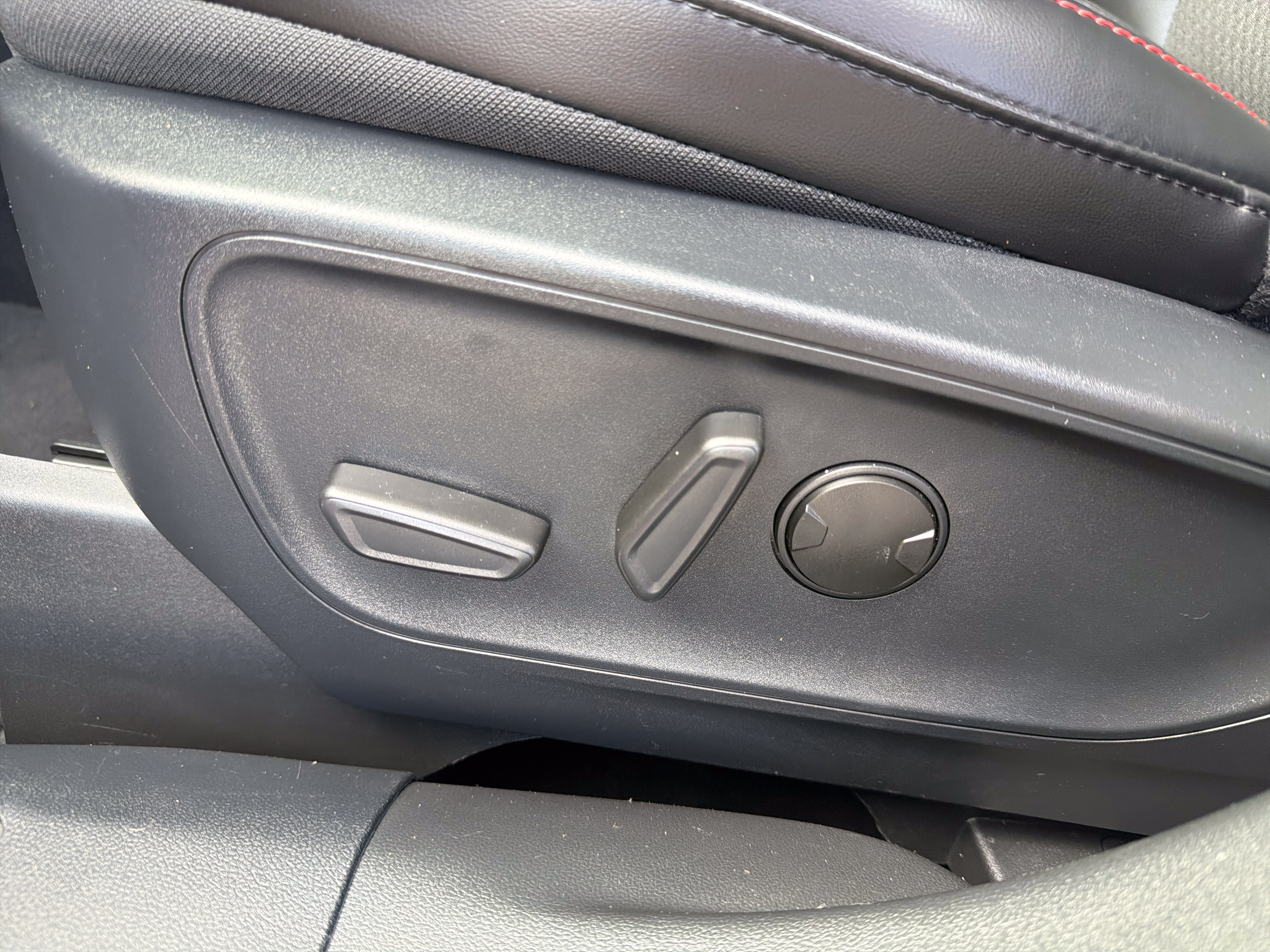 Used 2024 Ford Escape ST-Line w/ Tech Pack #1 AWD/4WD image 11