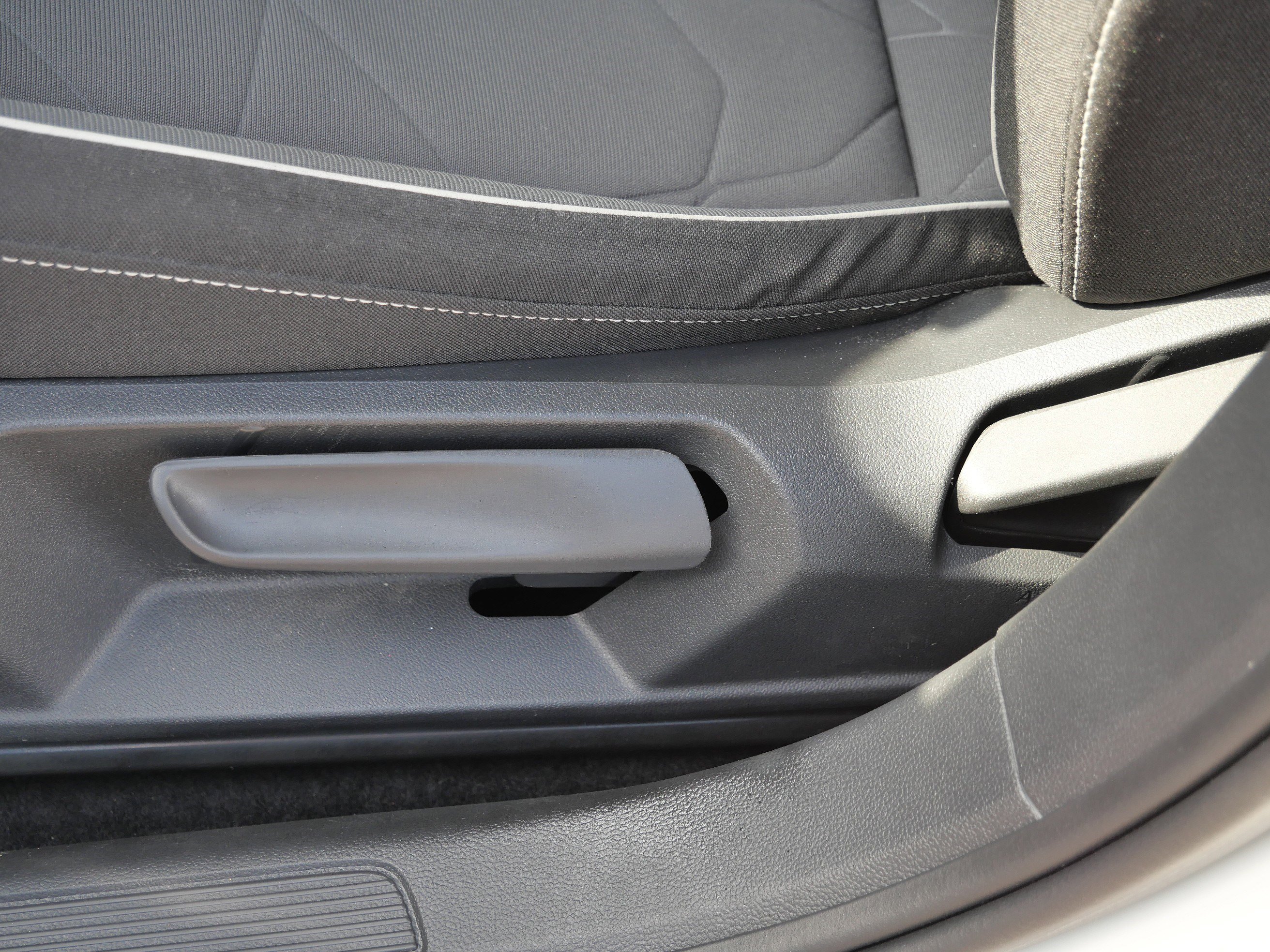 Certified 2025 Volkswagen Jetta Sport image 21