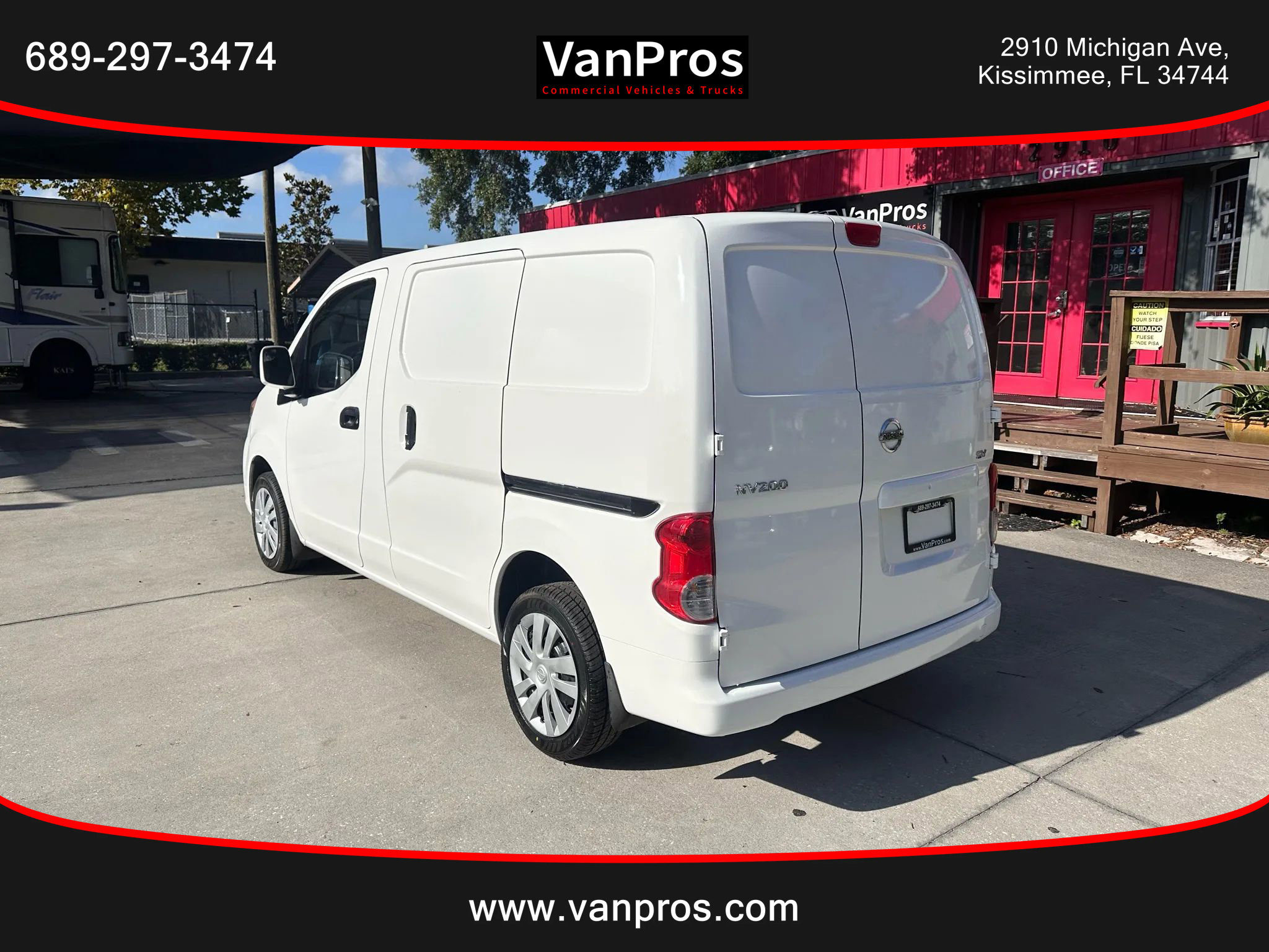 Used 2018 Nissan NV200 SV image 3